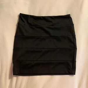 Black Skirt / Nollie / size SMALL